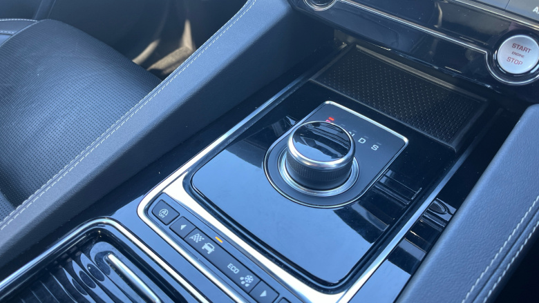 Jaguar F-Pace 2.0d [180] Chequered Flag 5dr Auto AWD Diesel Estate